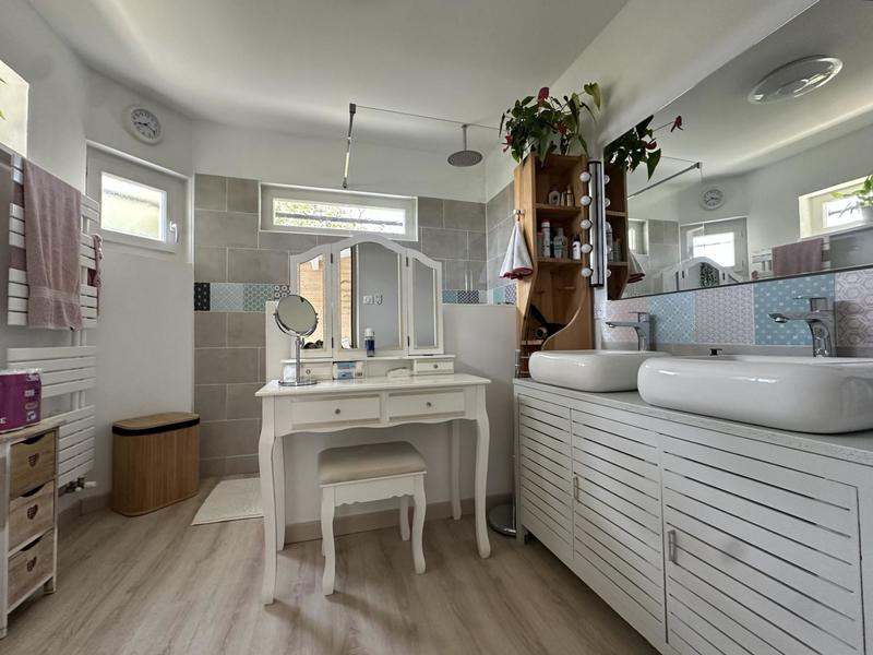 Maison - 227 m² - 7 pièces