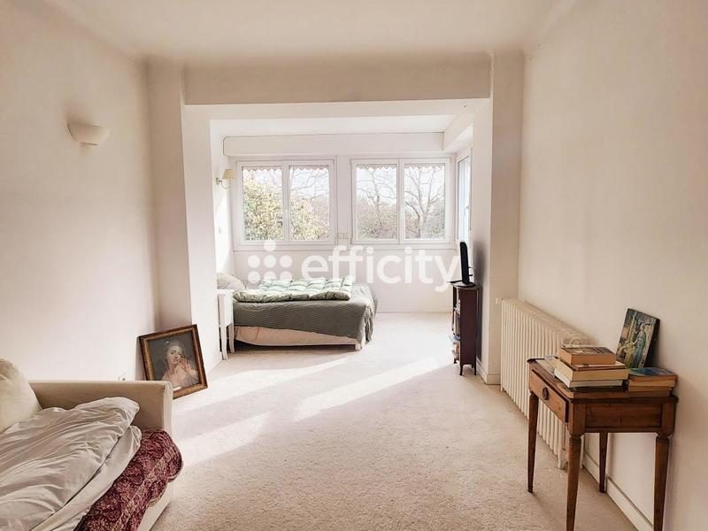 Maison - 215 m² - 10 pièces