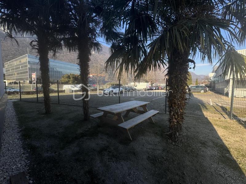 Local d'activité / Entrepôt - 148 m² - 2 pièces