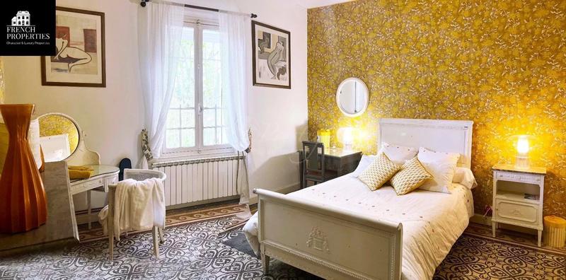 Maison - 300 m² - 11 pièces