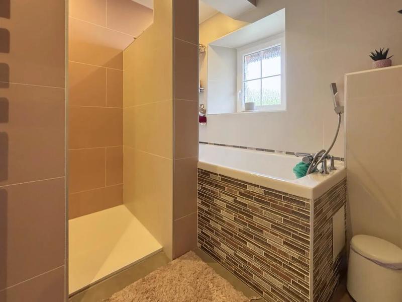 Maison - 241 m² - 8 pièces