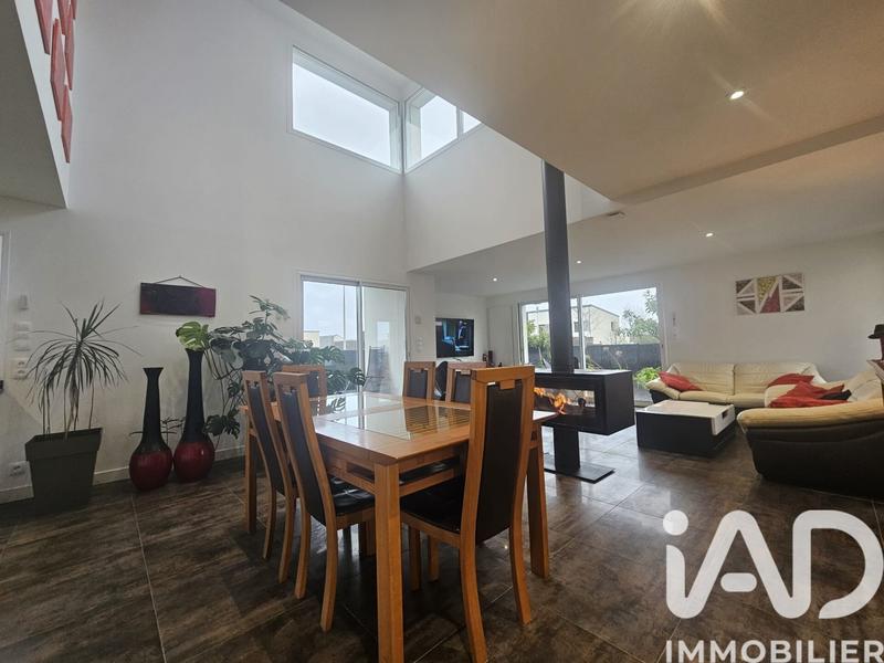 Maison - 244 m² - 8 pièces