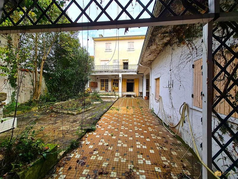 Maison de maîtres - 330 m² - 14 pièces