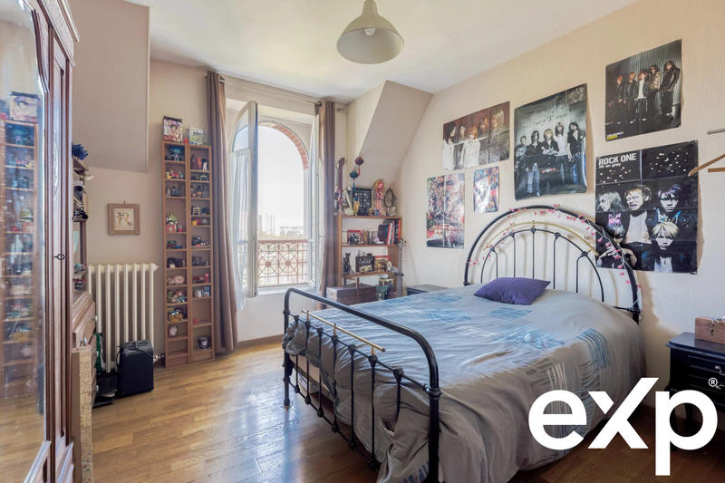 Maison - 246 m² - 10 pièces