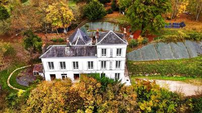 Propriété - 259 m² - 9 pièces