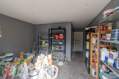 Parking / Garage - 214 m²