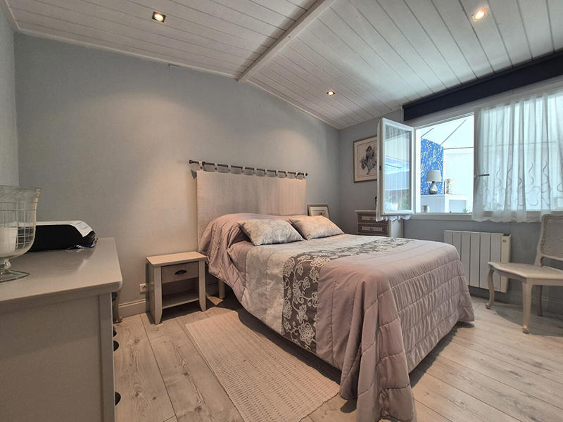 Maison - 185 m² - 8 pièces