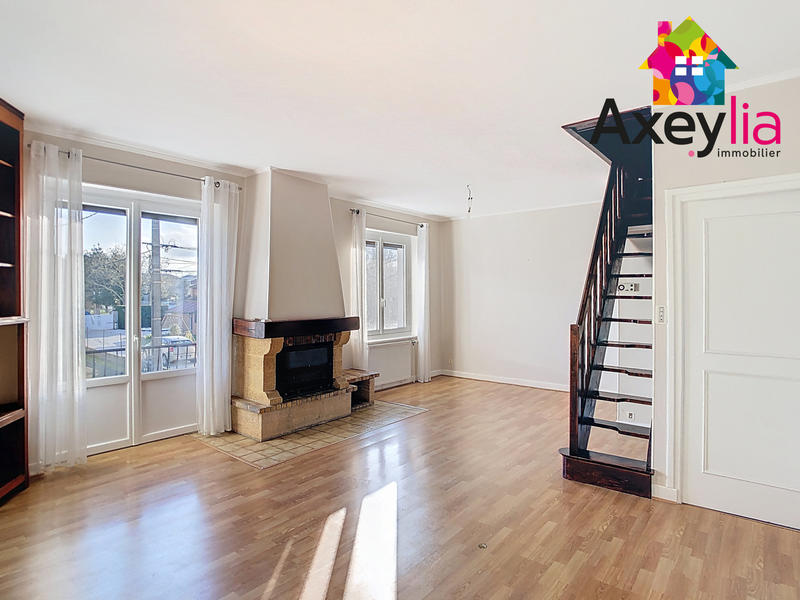 Maison - 94 m² - 8 pièces