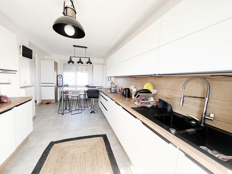 Maison - 198 m² - 8 pièces