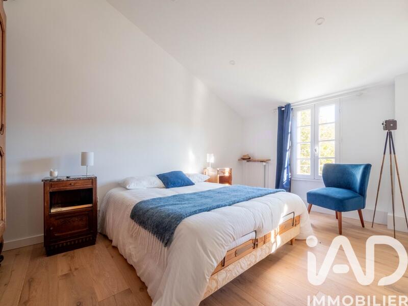 Maison - 240 m² - 8 pièces