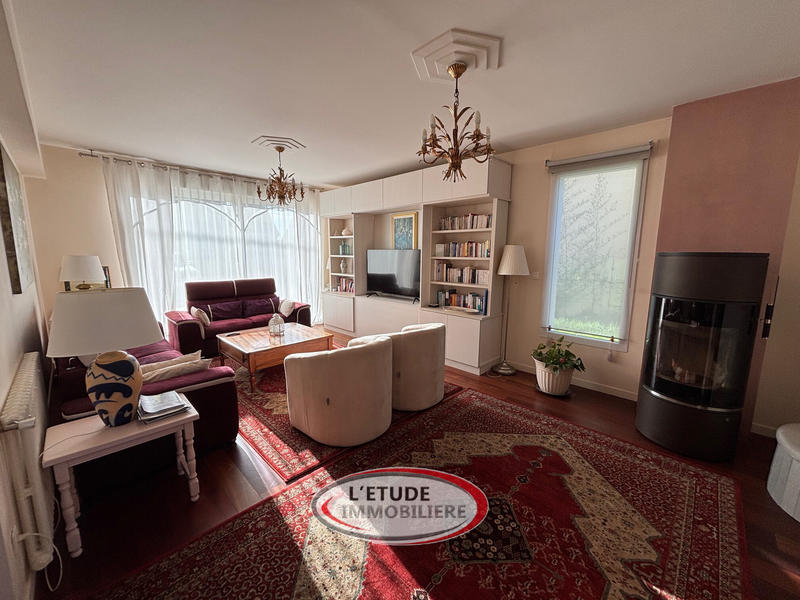 Maison - 246 m² - 11 pièces