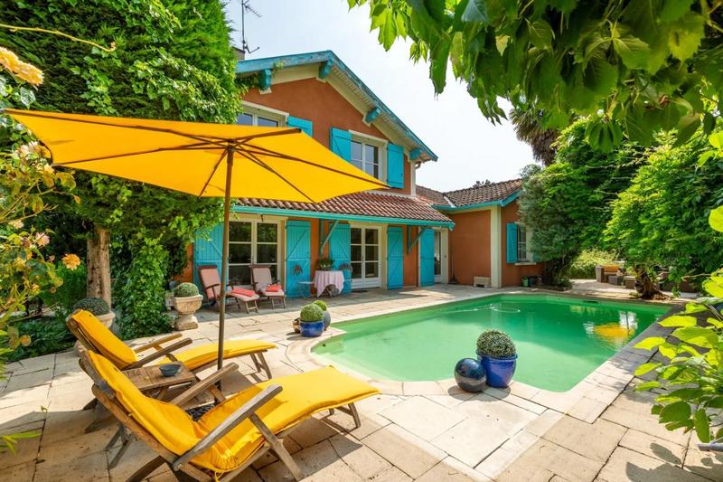 Maison - 320 m² - 8 pièces