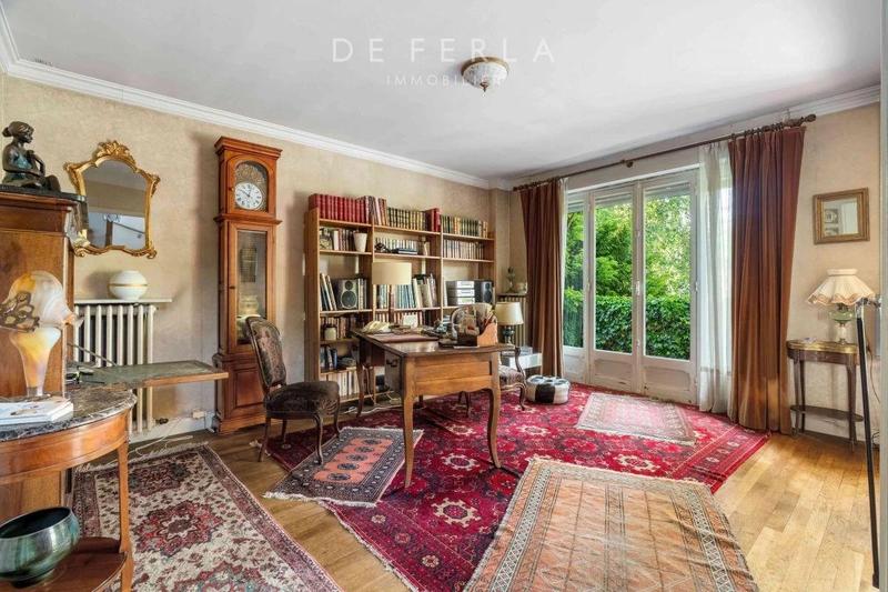 Maison - 218 m² - 6 pièces