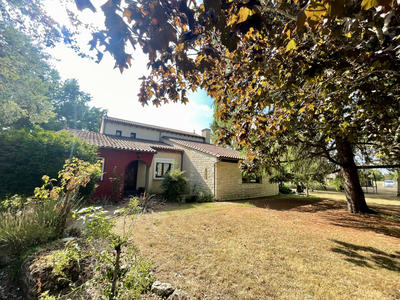 Maison - 231 m² - 7 pièces