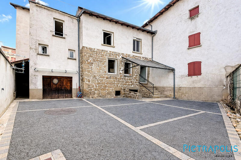 Maison - 185 m² - 5 pièces