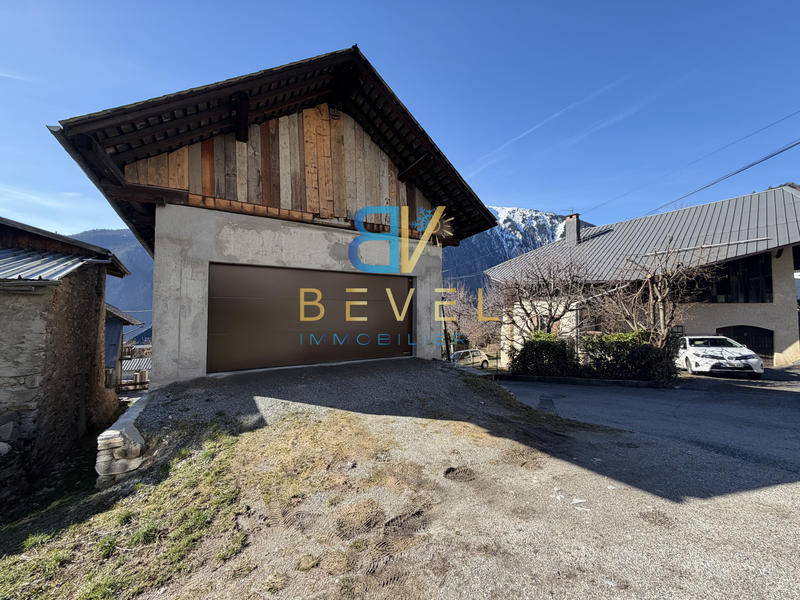 Maison - 324 m² - 5 pièces