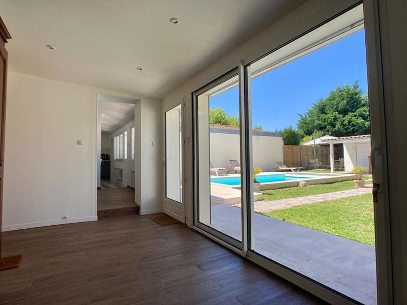 Maison - 240 m² - 10 pièces