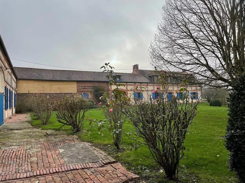 Maison - 845 m² - 12 pièces