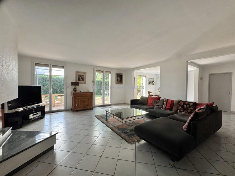 Maison - 231 m² - 7 pièces