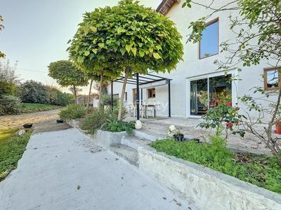 Maison - 252 m² - 11 pièces