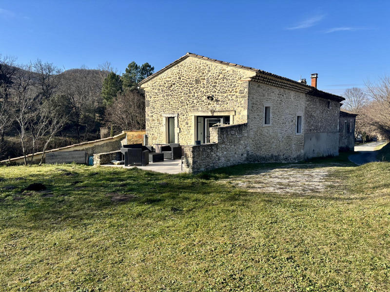 Mas - 200 m² - 8 pièces