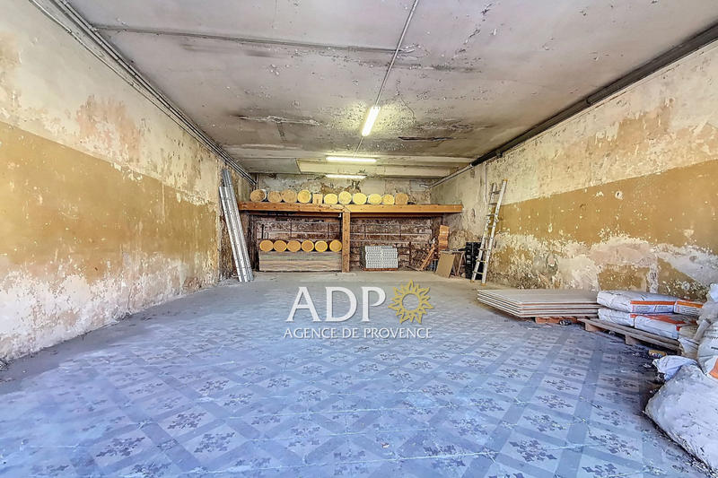 Parking / Garage - 96 m²