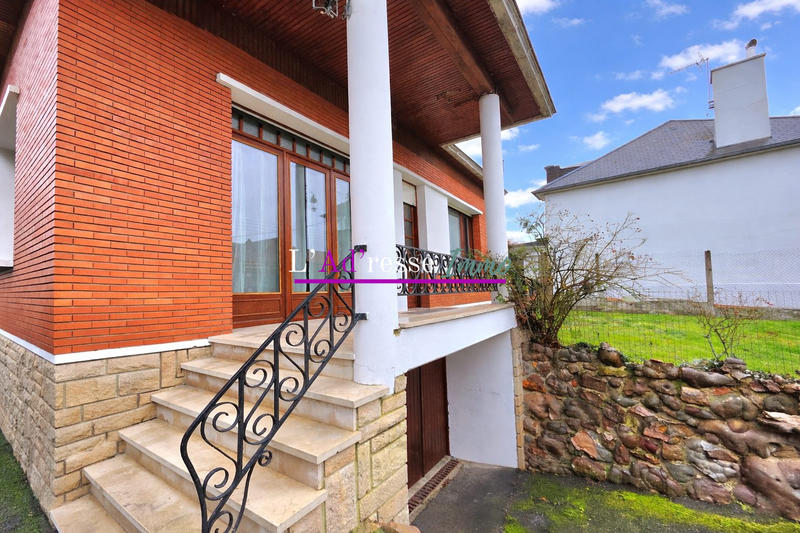 Maison - 221 m² - 10 pièces