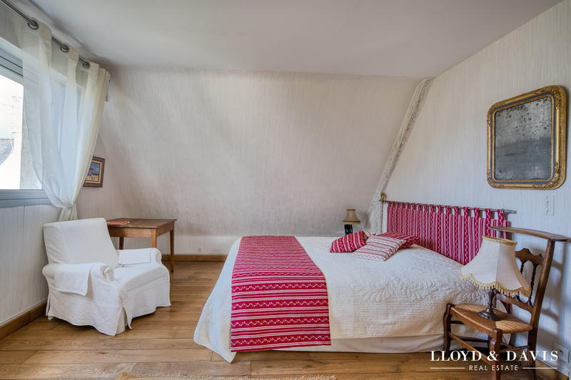 Maison - 213 m² - 7 pièces