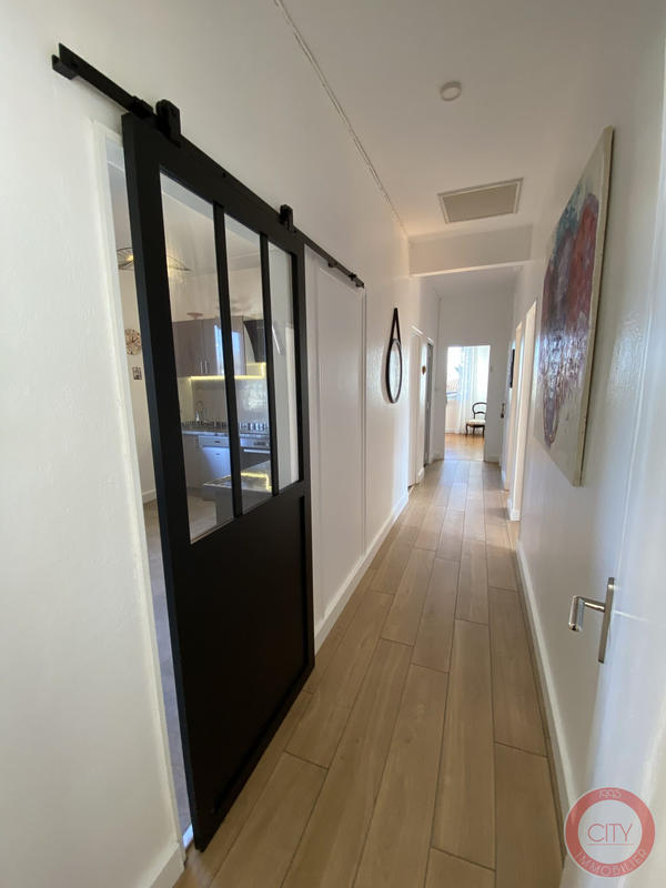 Maison traditionnelle - 223 m² - 9 pièces