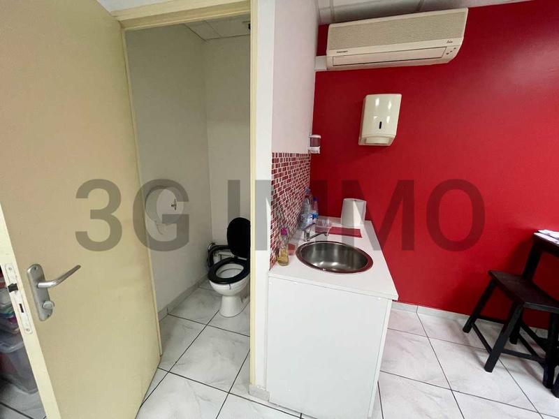 Local commercial - 97 m² - 4 pièces