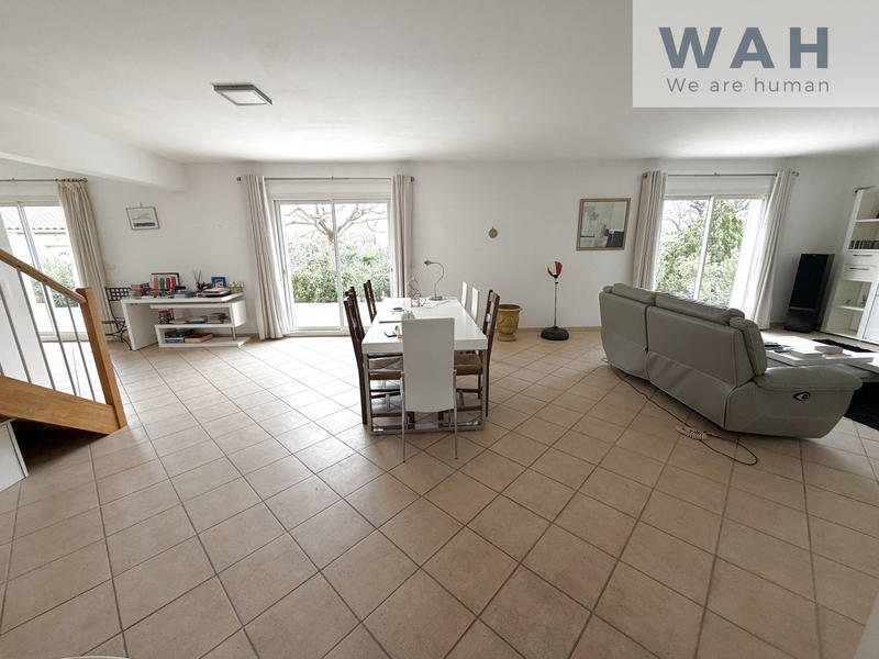 Maison - 203 m² - 6 pièces