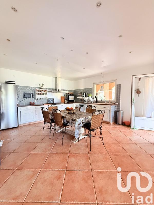 Maison - 207 m² - 7 pièces