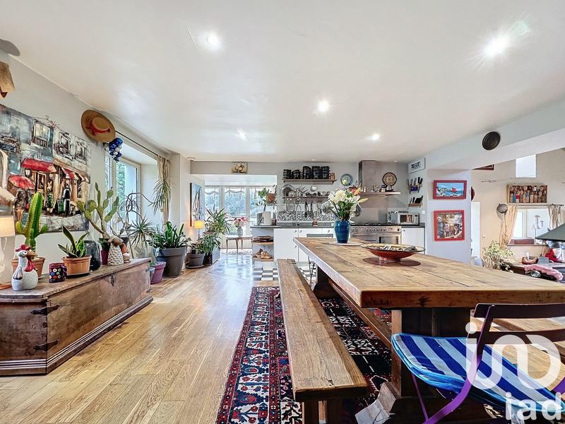 Maison - 230 m² - 9 pièces