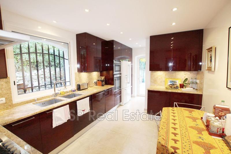 Maison - 270 m² - 6 pièces