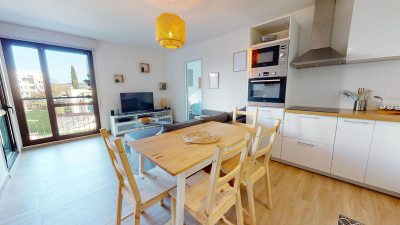 Appartement - 80 m² - 5 pièces