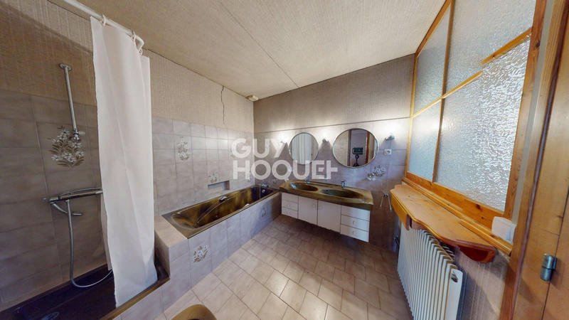 Maison - 230 m² - 10 pièces