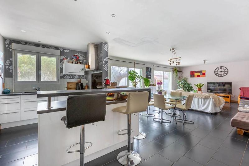 Maison - 235 m² - 8 pièces