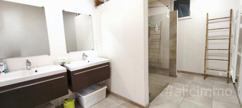 Maison - 300 m² - 8 pièces