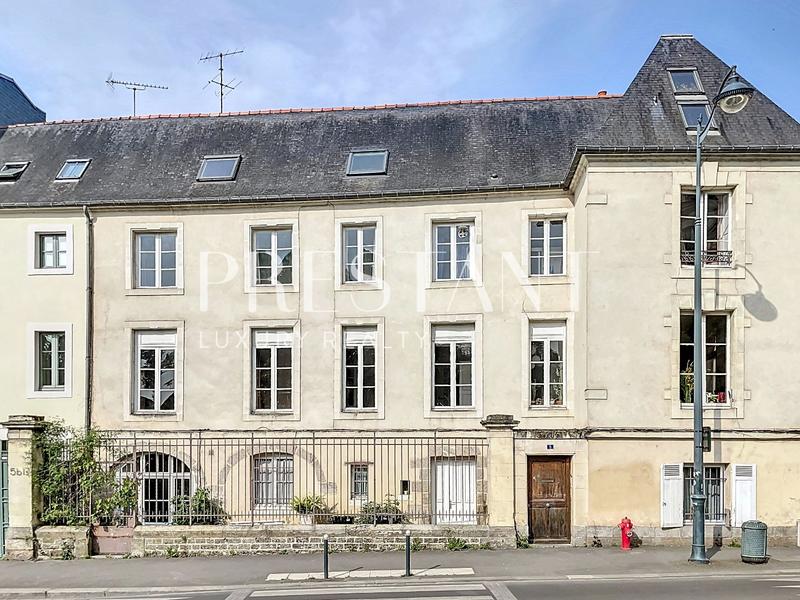 Maison - 280 m² - 9 pièces