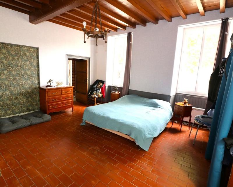 Propriété - 220 m² - 9 pièces