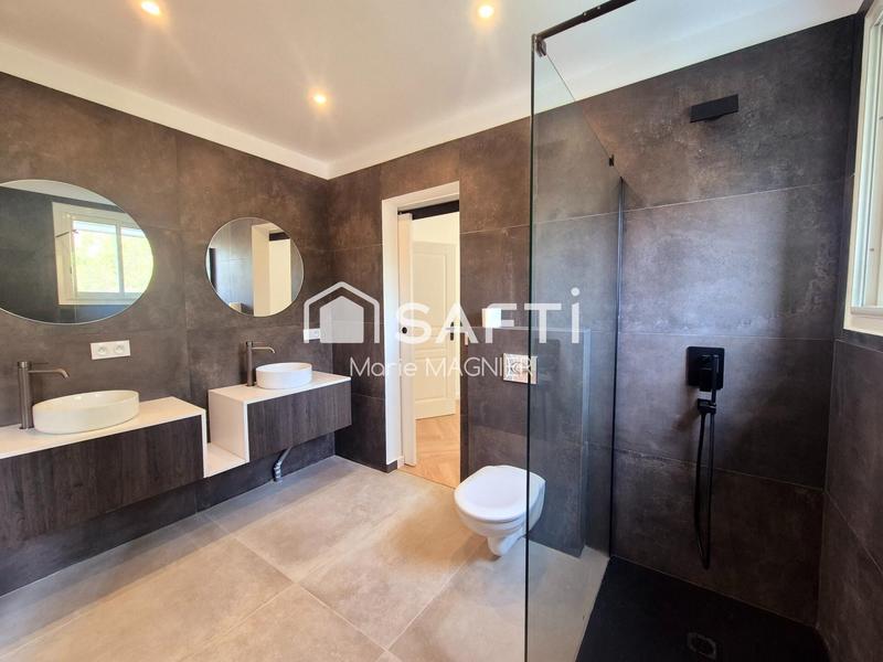 Maison - 266 m² - 7 pièces