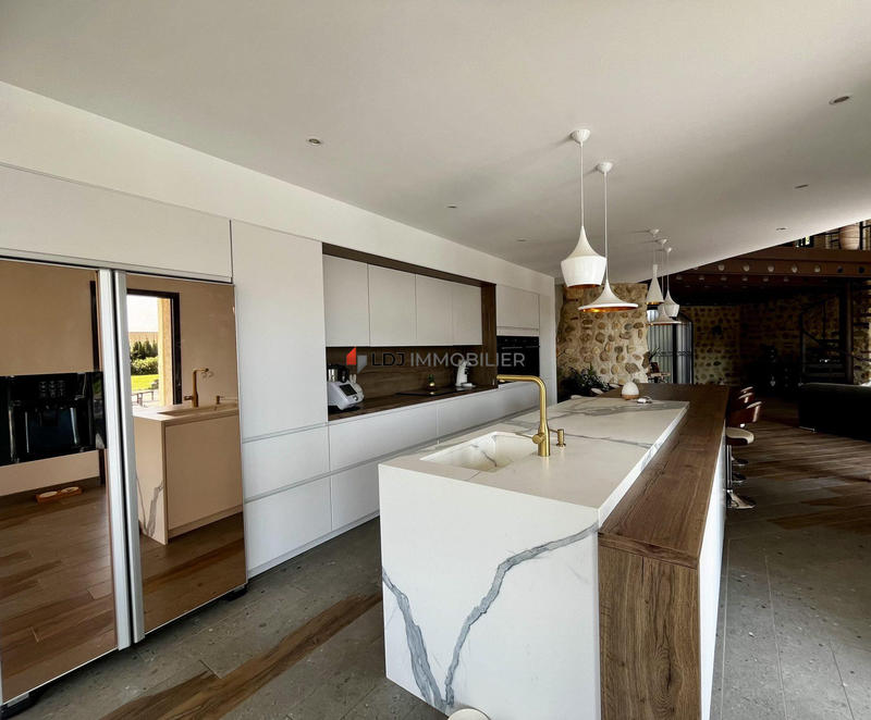 Maison - 210 m² - 5 pièces