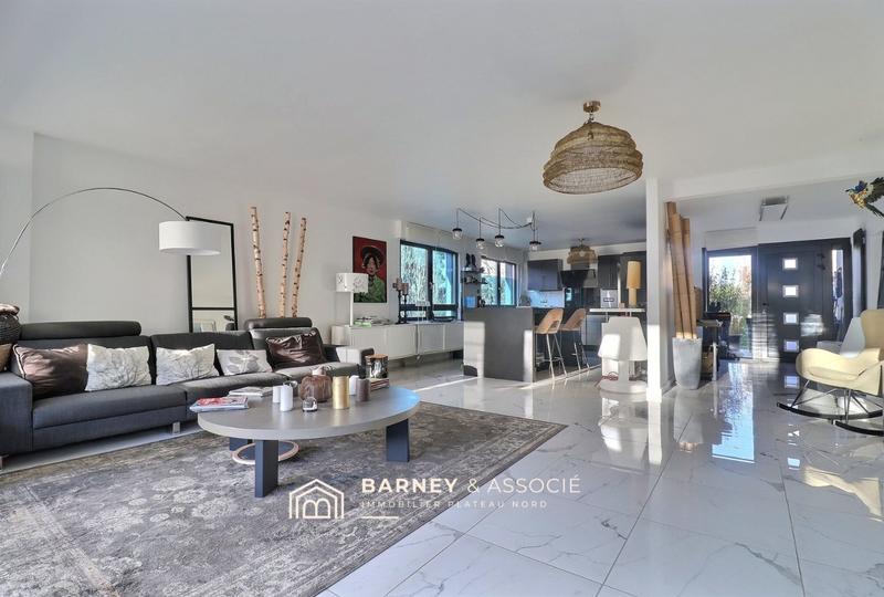 Maison contemporaine - 221 m² - 8 pièces