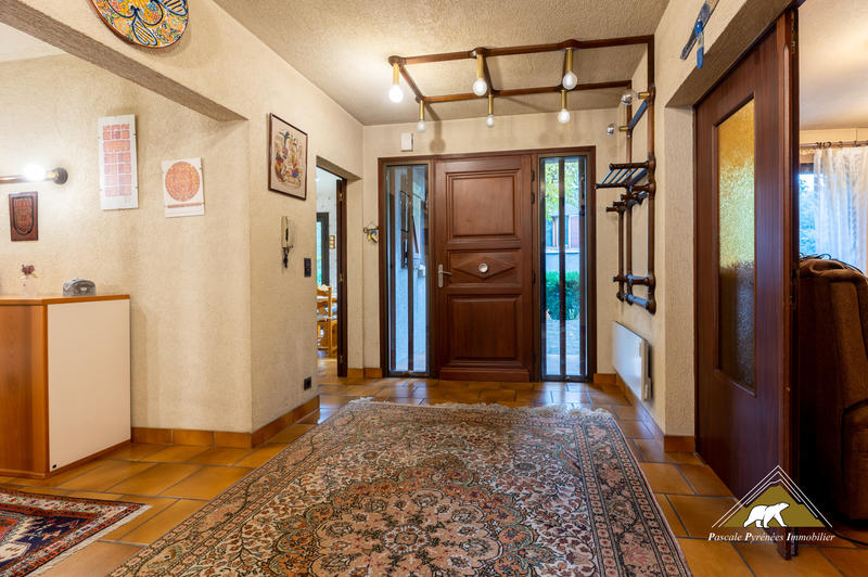 Maison - 300 m² - 8 pièces