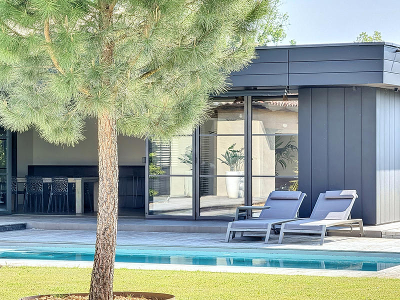 Maison - 243 m² - 8 pièces