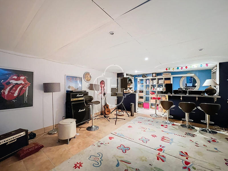 Maison - 191 m² - 8 pièces