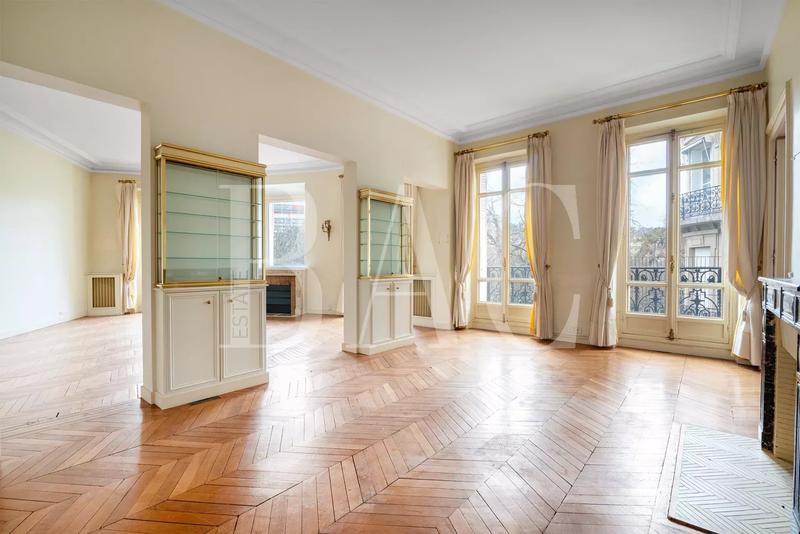 Appartement - 280 m² - 9 pièces