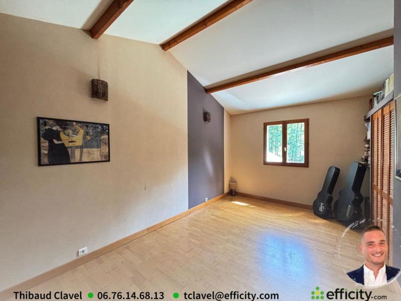 Maison - 215 m² - 8 pièces