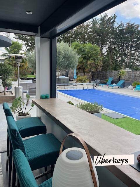 Maison - 180 m² - 7 pièces