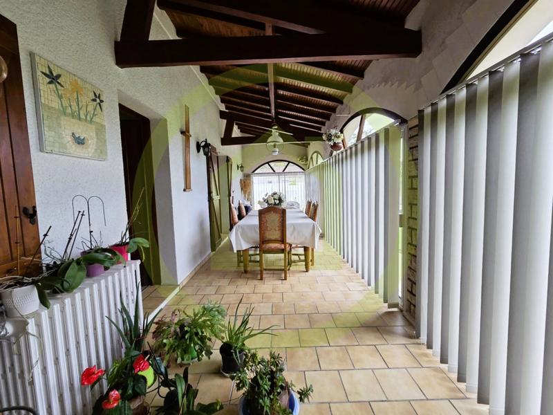 Maison - 232 m² - 9 pièces